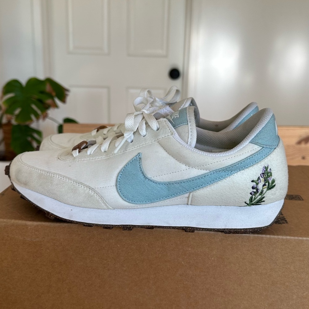 Nike Women’s Shoes Dbreak SE Indigo Size 9.5